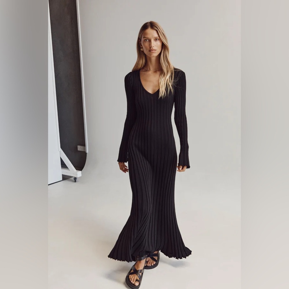 DISSH REIGN BLACK SLEEVED KNIT MIDI DRESS